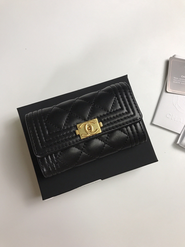 コピーシャネル激安財布着用イメージ